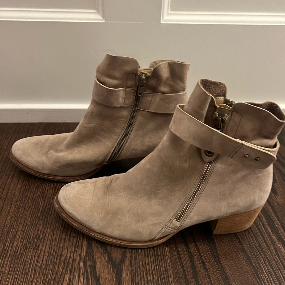 Women’s Paul Green grey bootie size 9